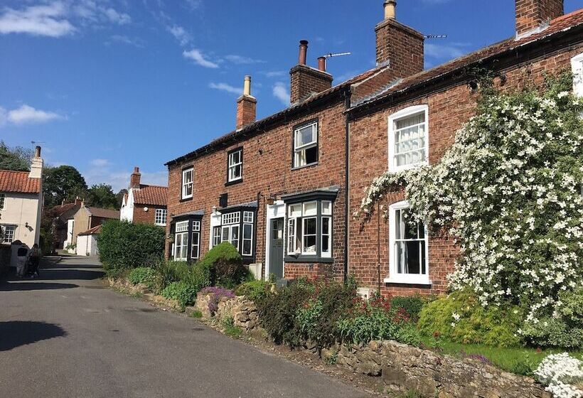 Cosy Lincs Wolds Cottage In Picturesque Tealby