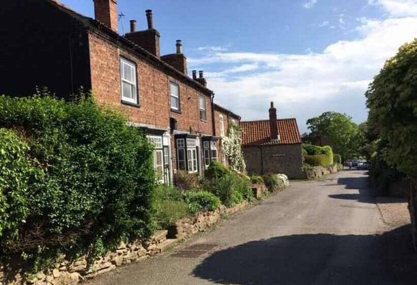 Cosy Lincs Wolds Cottage In Picturesque Tealby