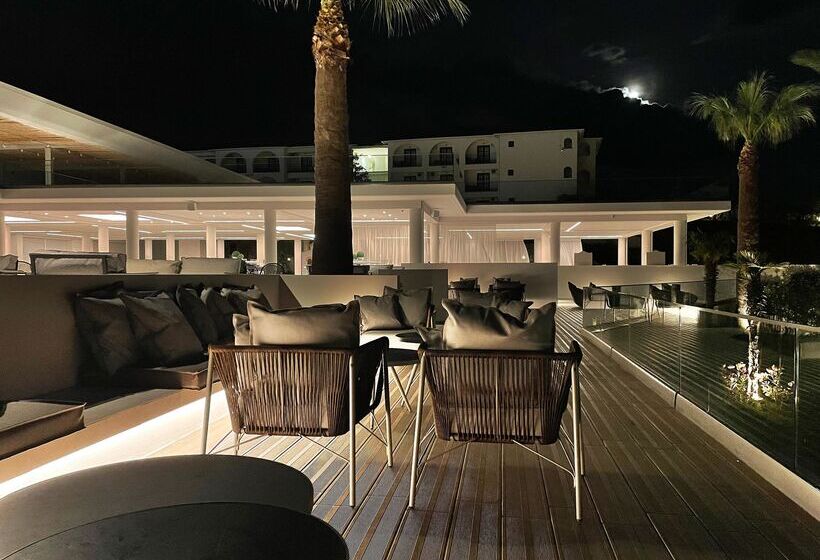 Hotel Akrathos Beach