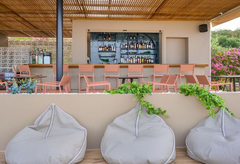 Hotel Akrathos Beach