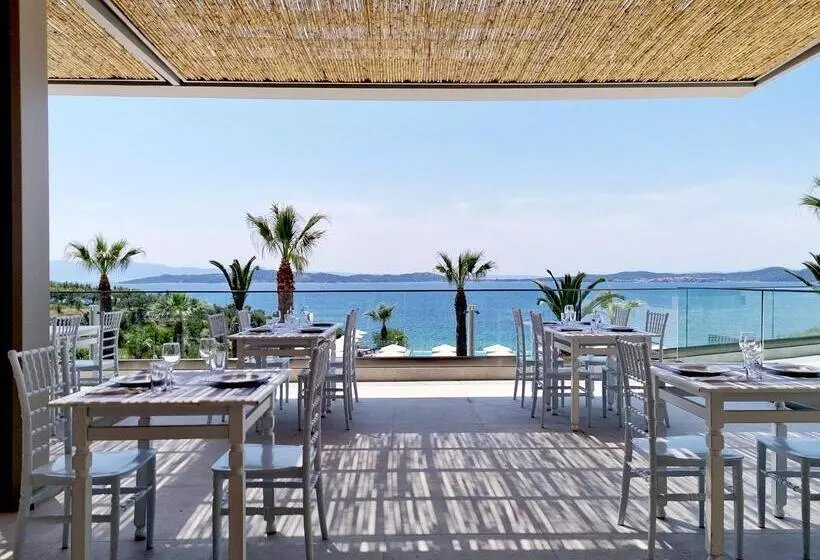 هتل Akrathos Beach