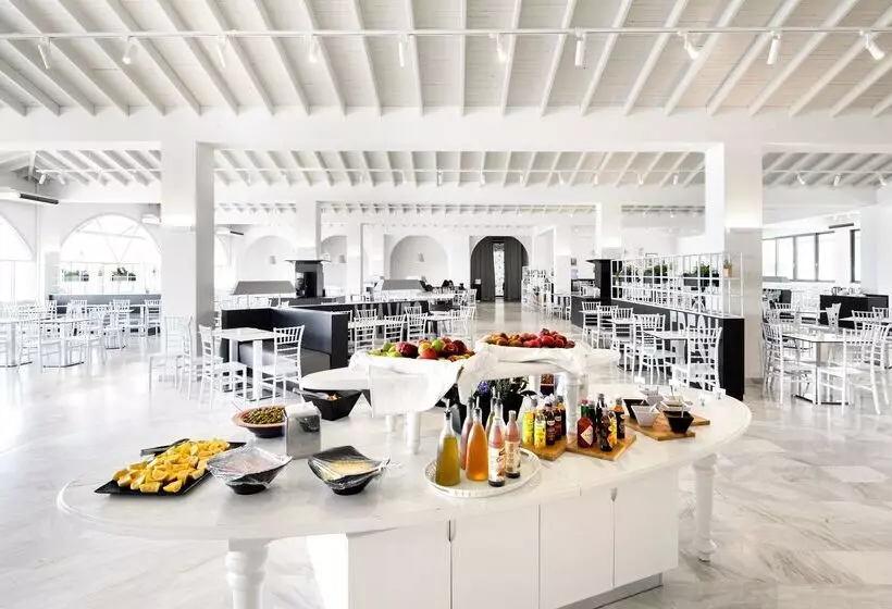 هتل Akrathos Beach