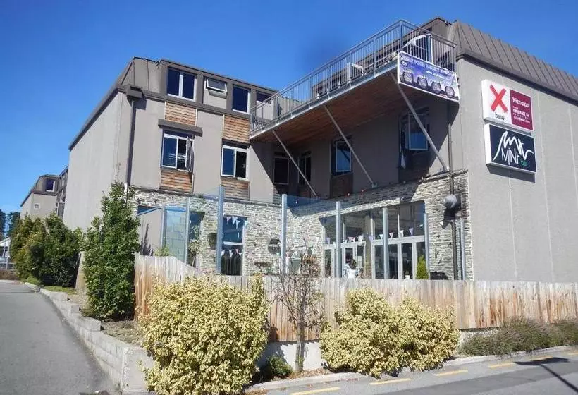 Hotel Base Backpackers Wanaka  Hostel
