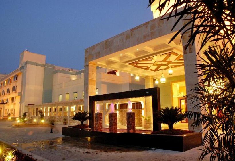 בית מלון כפרי Cambay Grand  Kukas