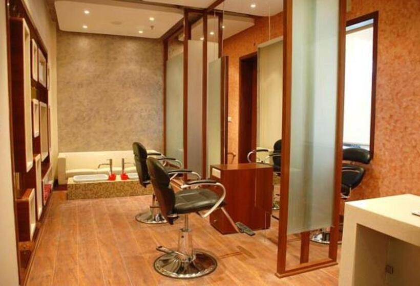 בית מלון כפרי Cambay Grand  Kukas