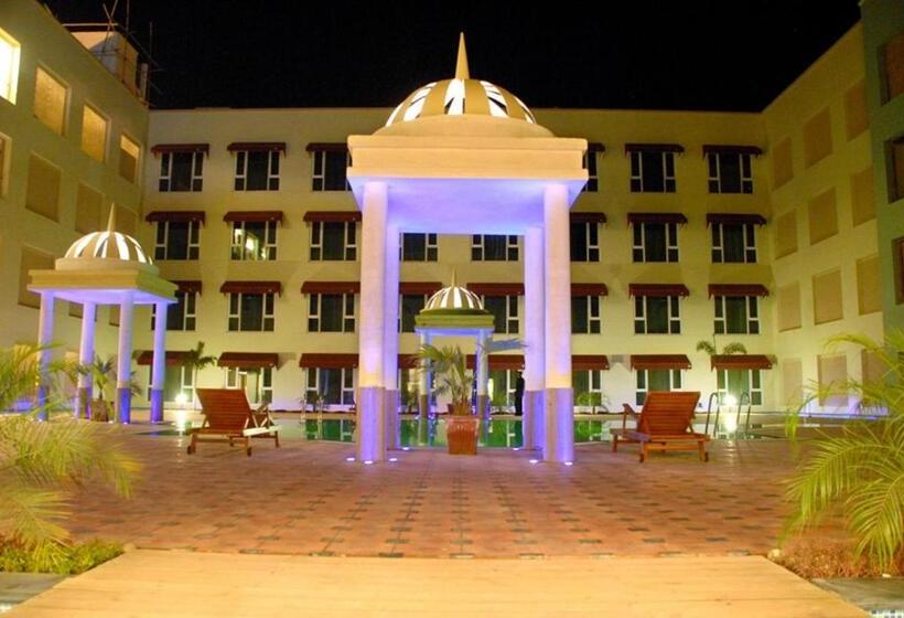 בית מלון כפרי Cambay Grand  Kukas