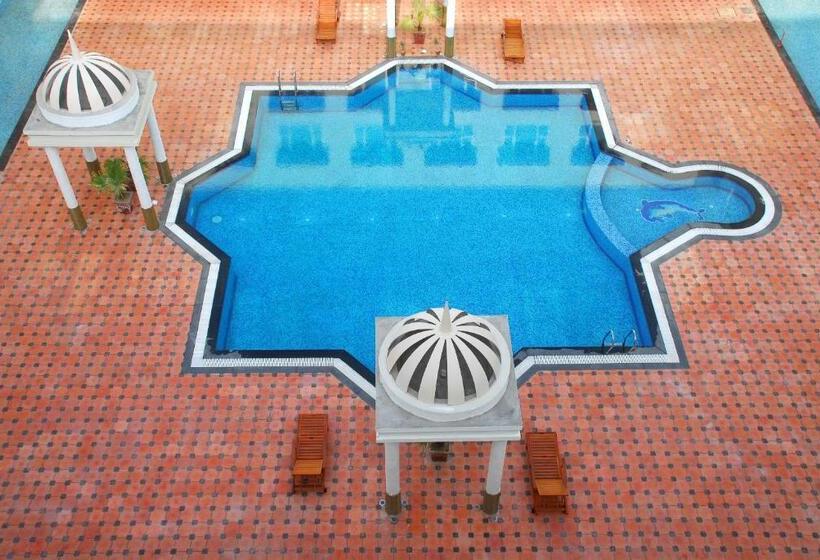 בית מלון כפרי Cambay Grand  Kukas