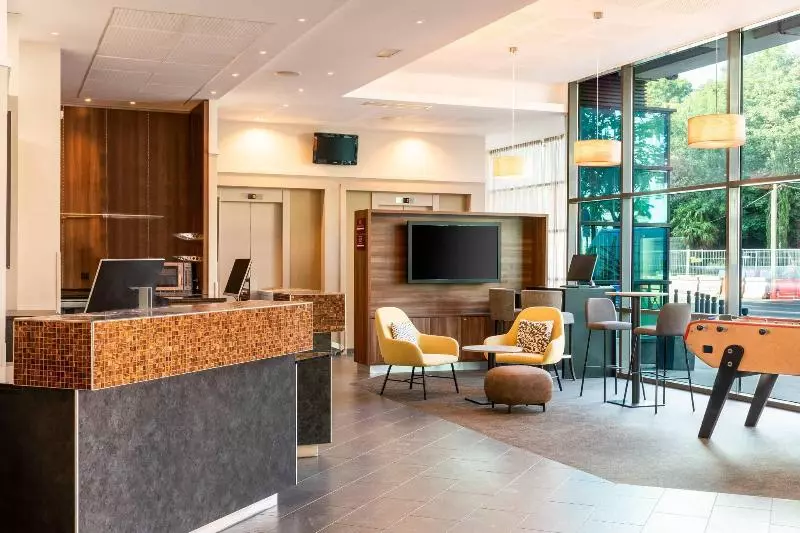 فندق Courtyard By Marriott Paris Saint Denis