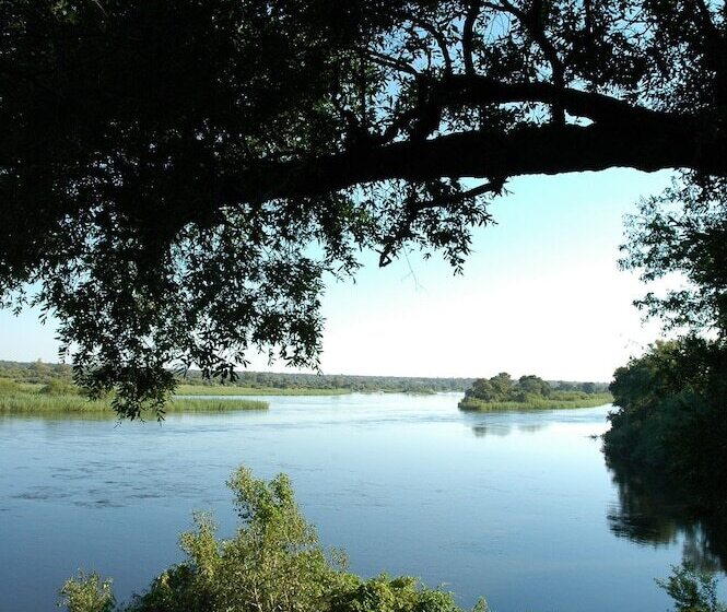 בית מלון כפרי Divava Okavango Resort & Spa