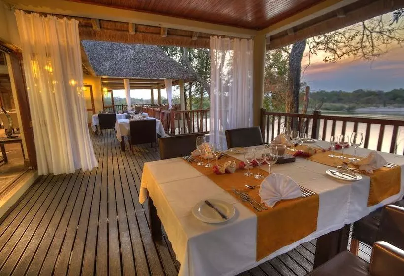 هتل Divava Okavango Resort & Spa