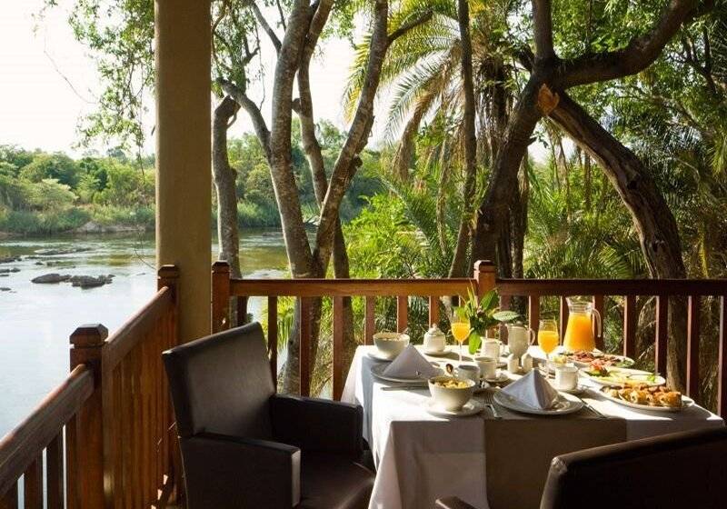 בית מלון כפרי Divava Okavango Resort & Spa