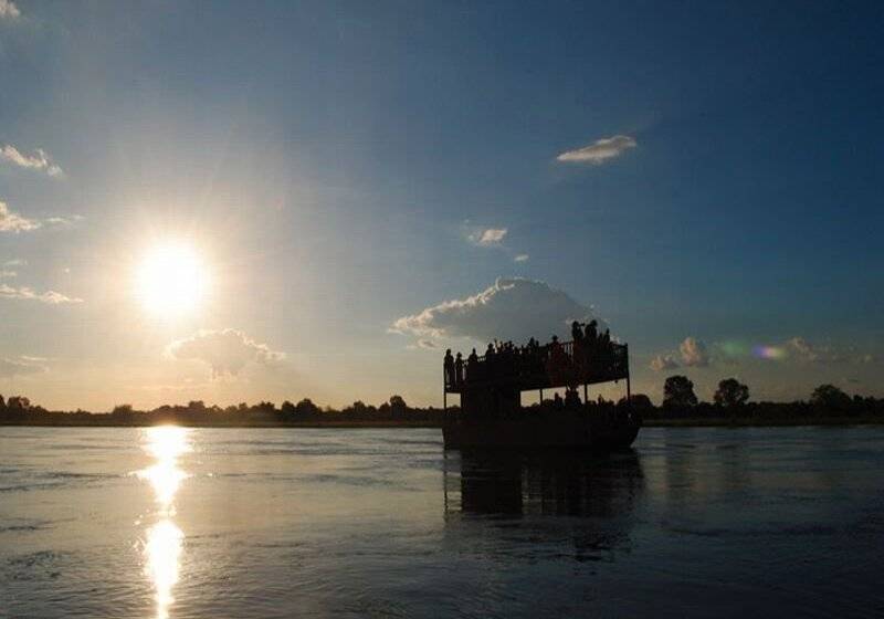 בית מלון כפרי Divava Okavango Resort & Spa