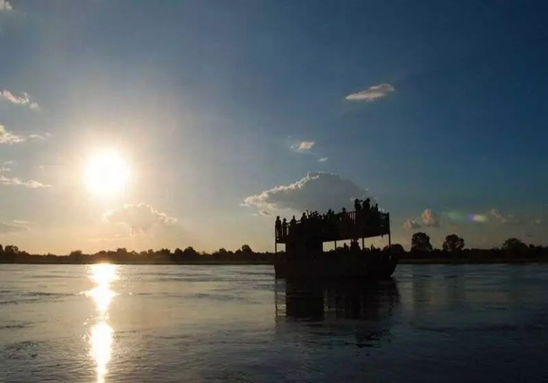 هتل Divava Okavango Resort & Spa