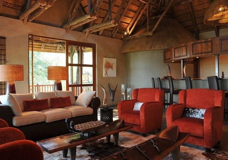 בית מלון כפרי Divava Okavango Resort & Spa