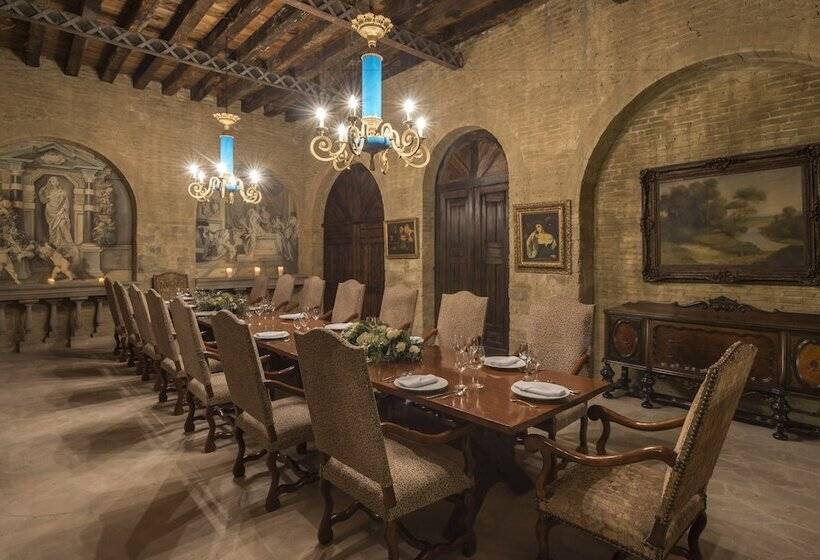 هتل Museo Palacio De San Agustin