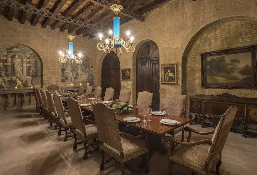 هتل Museo Palacio De San Agustin