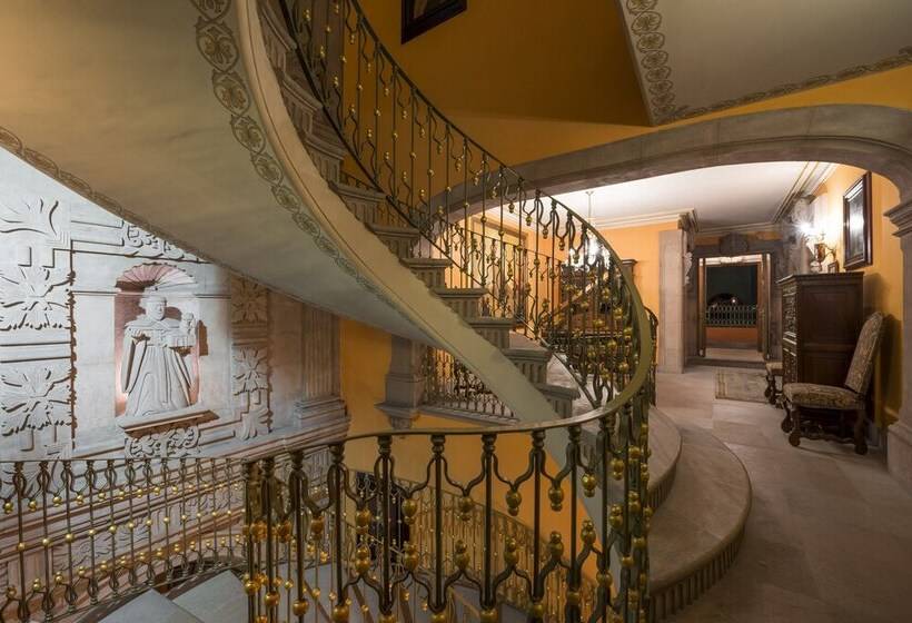 هتل Museo Palacio De San Agustin