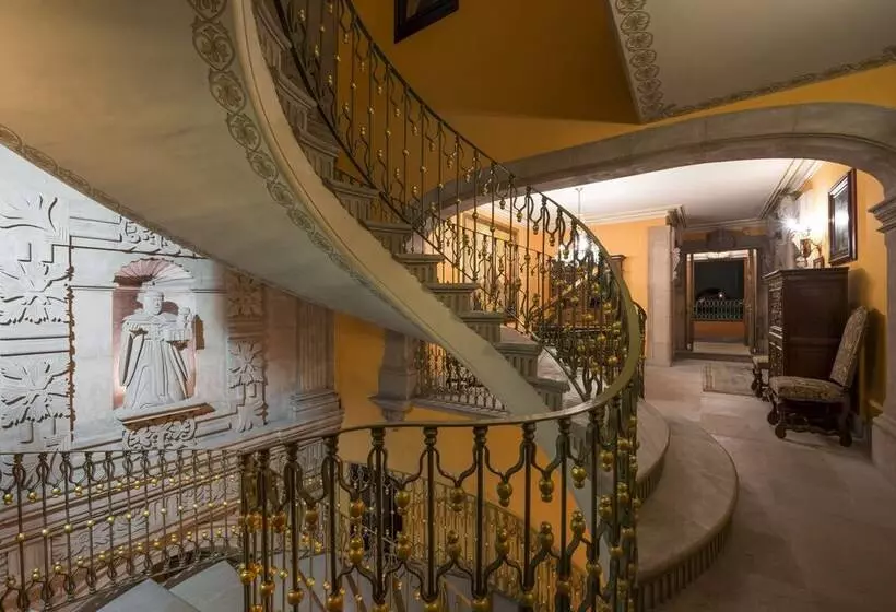 هتل Museo Palacio De San Agustin