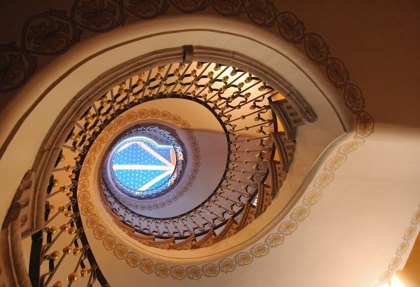 هتل Museo Palacio De San Agustin