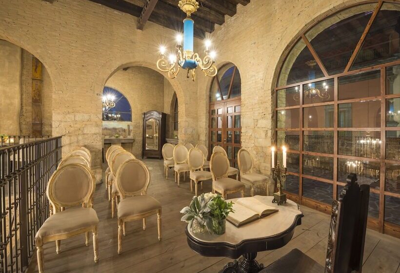 هتل Museo Palacio De San Agustin