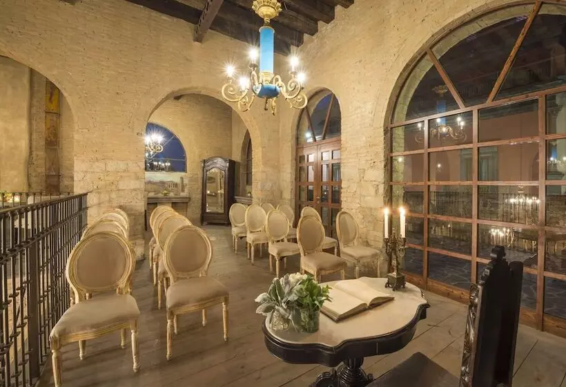 هتل Museo Palacio De San Agustin