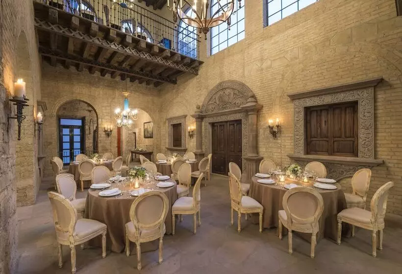 هتل Museo Palacio De San Agustin