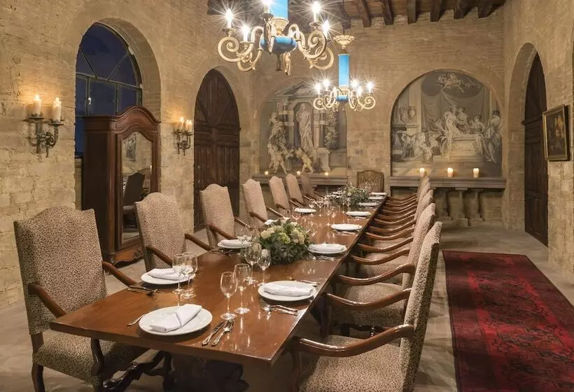 هتل Museo Palacio De San Agustin