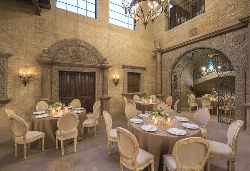 هتل Museo Palacio De San Agustin