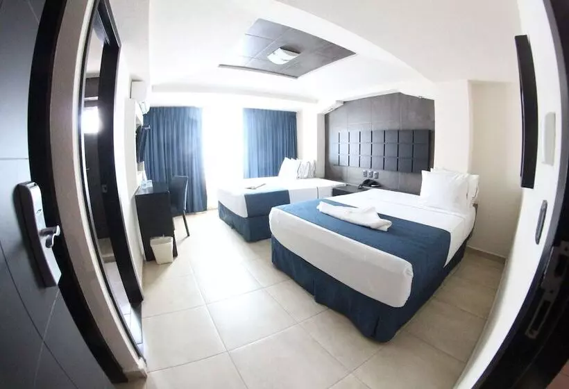 בית מלון כפרי Portonovo Plaza Malecon