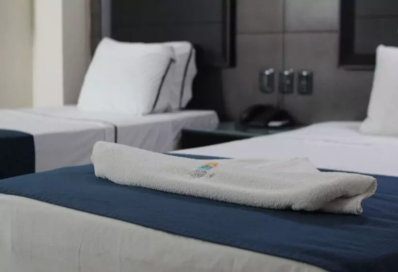 בית מלון כפרי Portonovo Plaza Malecon