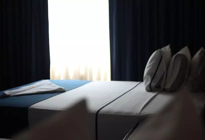 בית מלון כפרי Portonovo Plaza Malecon