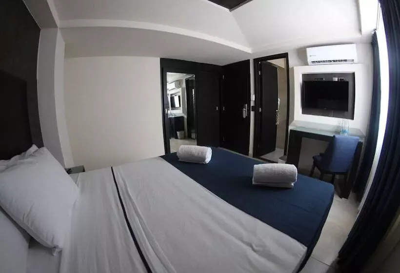 בית מלון כפרי Portonovo Plaza Malecon