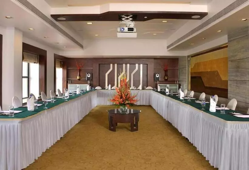 فندق The Corinthians Resort And Club