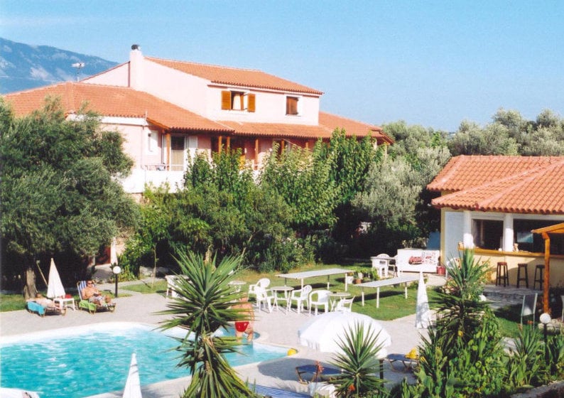 Pythos Studios & Apartments