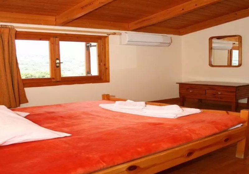 Pythos Studios & Apartments