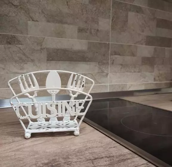 تختخواب و صبحانه Tizzy Apartment & Rooms