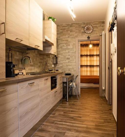 تختخواب و صبحانه Tizzy Apartment & Rooms