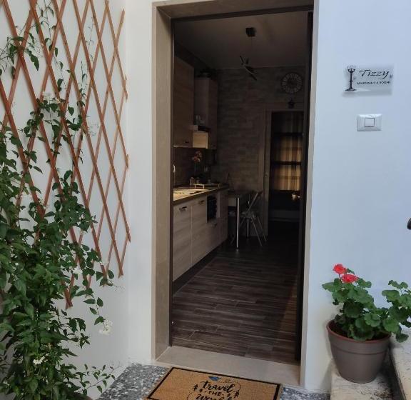 تختخواب و صبحانه Tizzy Apartment & Rooms