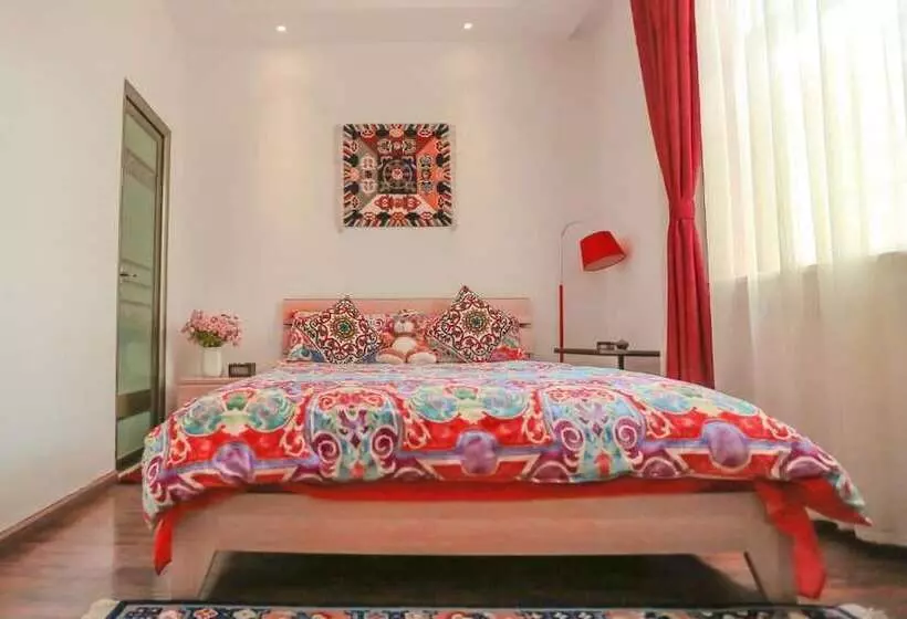 Linglong Yazhu Inn