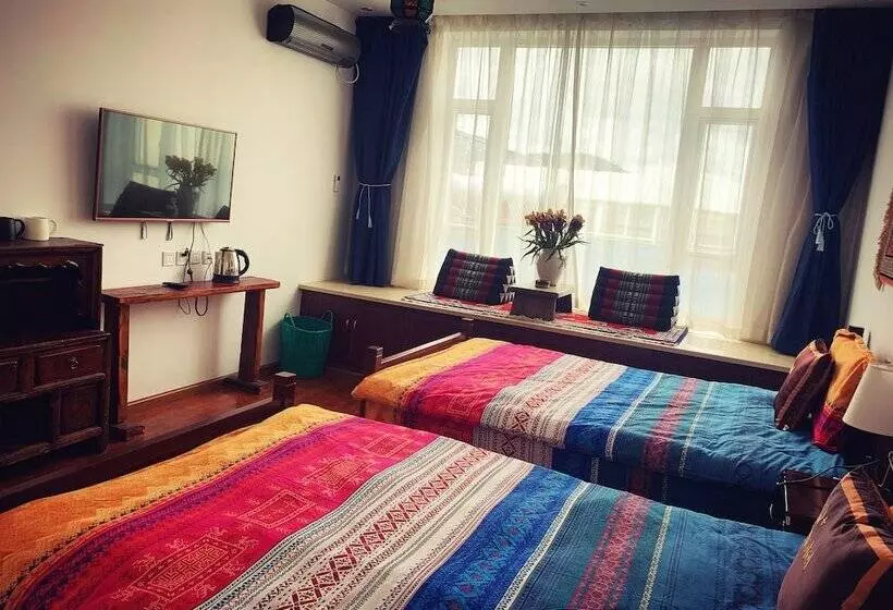 Linglong Yazhu Inn
