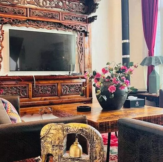 Linglong Yazhu Inn