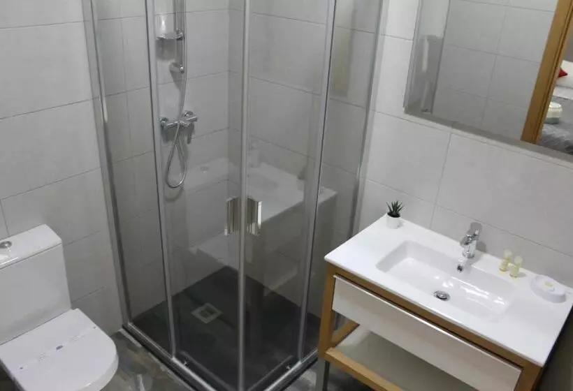 پانسیون Alojamento Girassol   Guest House   Quarto Com Casa De Banho Privativa