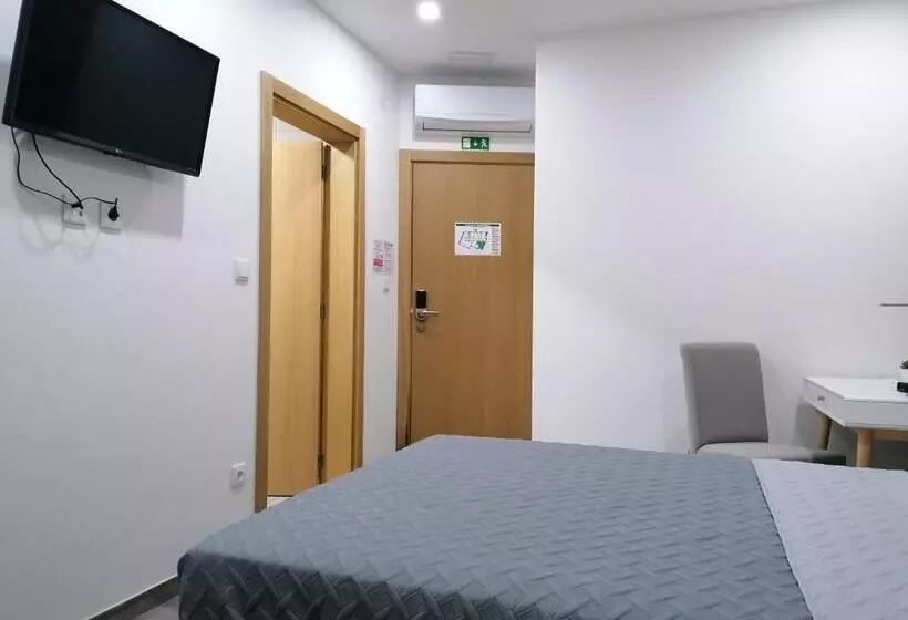 پانسیون Alojamento Girassol   Guest House   Quarto Com Casa De Banho Privativa