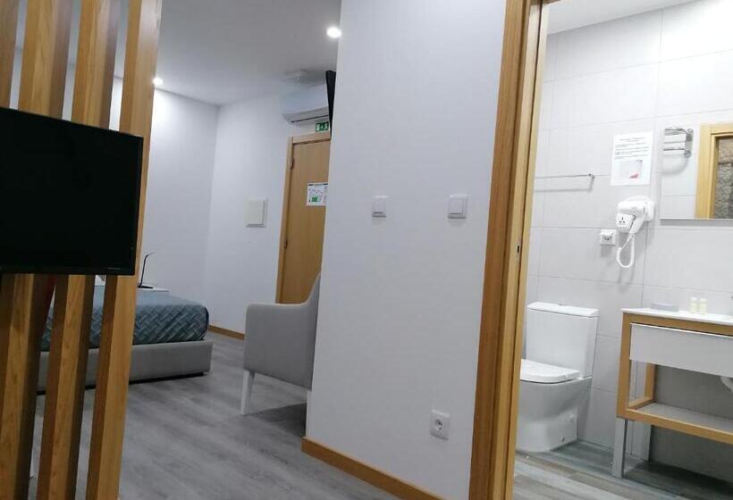 بنسيون Alojamento Girassol   Guest House   Quarto Com Casa De Banho Privativa