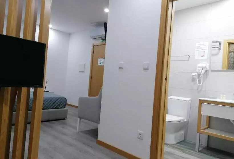 پانسیون Alojamento Girassol   Guest House   Quarto Com Casa De Banho Privativa