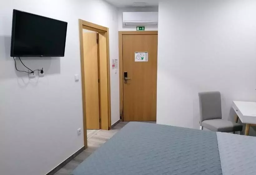 پانسیون Alojamento Girassol   Guest House   Quarto Com Casa De Banho Privativa