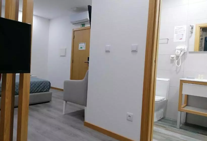 پانسیون Alojamento Girassol   Guest House   Quarto Com Casa De Banho Privativa