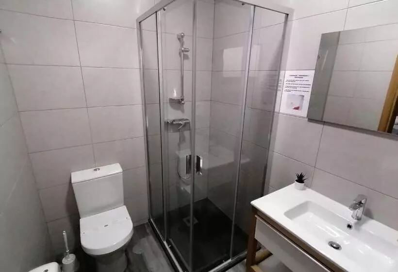 پانسیون Alojamento Girassol   Guest House   Quarto Com Casa De Banho Privativa