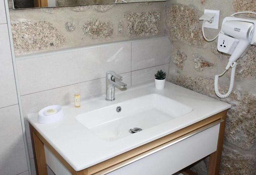 بنسيون Alojamento Girassol   Guest House   Quarto Com Casa De Banho Privativa