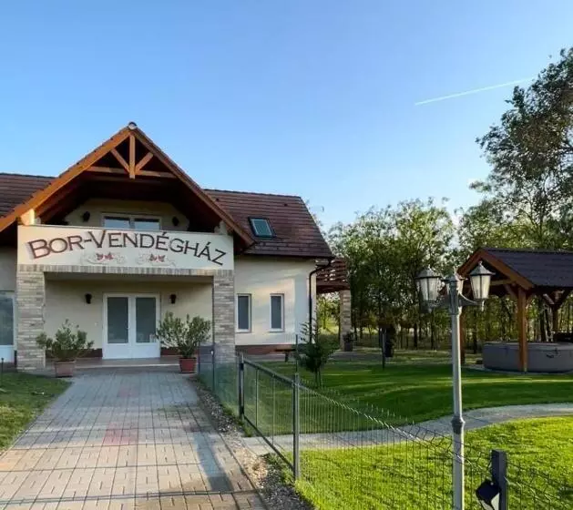 ペンション Bor Vendégház